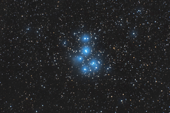 M45 (Amas des Pléiades, constellation du Taureau) - 17/02/2025 (D810A - 200mm, 30 photos, pause 20 secondes, 3200 iso)