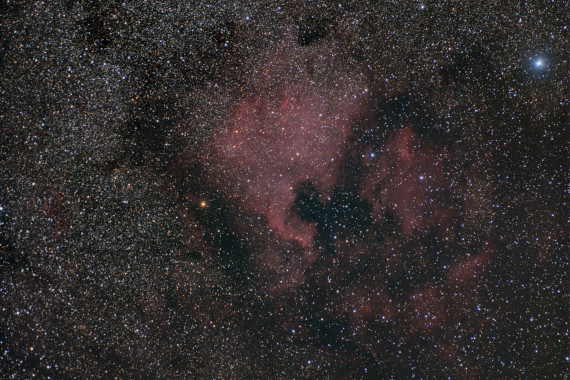 NGC 7000 - 18/07/2022 (D810A - 25 photos, 200mm, pause 20 secondes, 3200 iso)