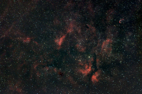 NGC 6910 - 19/07/2022 (D810A - 25 photos, 200mm, pause 20 secondes, 3200 iso)