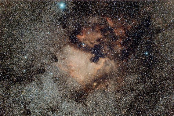 NGC 7000 - 19/07/2022 (D810A - 25 photos, 200mm, pause 20 secondes, 3200 iso)